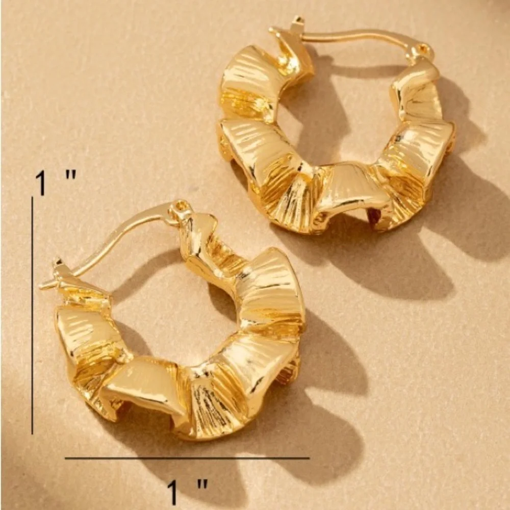 Gold Textural Petal Flower (5017)